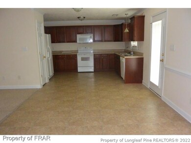 1612 Stonewood Dr, Fayetteville, NC 28306 - photo 6