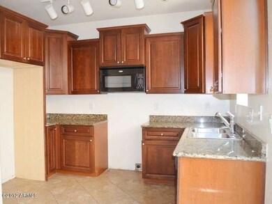 023-345908 - Kitchen alternate view