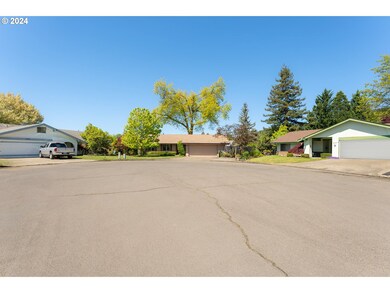 1318 E Second Ct, Sutherlin, OR 97479 - photo 2