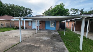1216 W Snyder St, Alvin, TX 77511 - photo 2