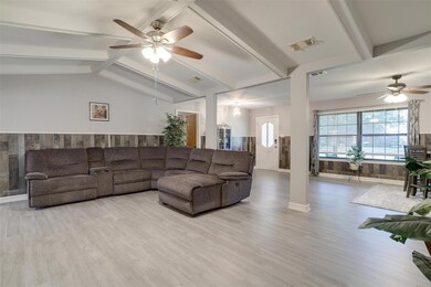 913 S Colonial Dr, Cleburne, TX 76033 - photo 6