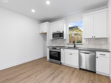 8484 N Willamette Blvd unit 1, Portland, OR 97203 - photo 4