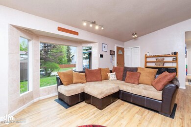 Living Room 20190523-DW-40251-SMALL
