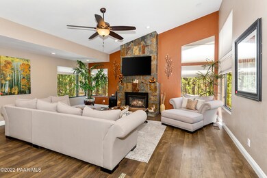 005_Living Room