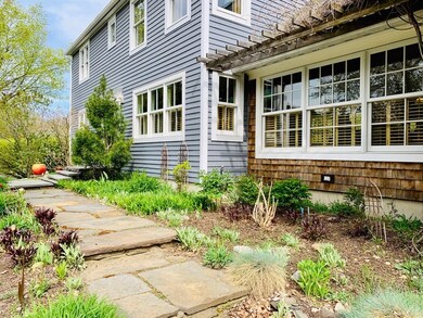 382 Middle St, Amherst, MA 01002 - photo 2