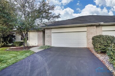 Attached 2.5 car garage
