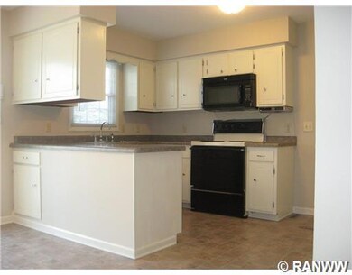 3136 Terry Ln, Eau Claire, WI 54703 - photo 2