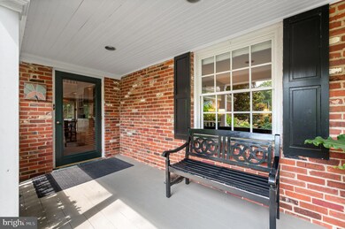 211 Spruce Tree Rd, Wayne, PA 19087 - photo 2