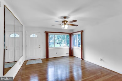 5911 Mustang Dr, Riverdale, MD 20737 - photo 4