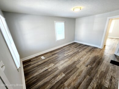 01 LIVING ROOM