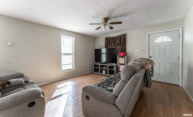 1024 Broadway St, Lincoln, IL 62656 - photo 5