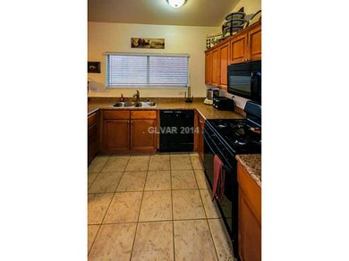 2626 Holy Cross Dr, Las Vegas, NV 89156 - photo 5