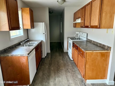 112 Adams Ave, Magee, MS 39111 - photo 2