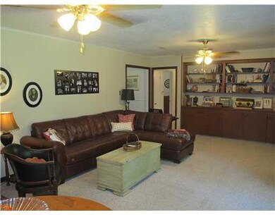 309 Holiday Cir, Pineville, LA 71360 - photo 2