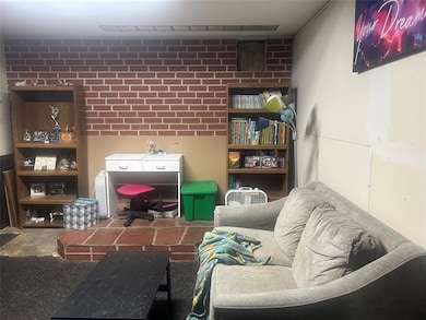 1111 N 10th Ave E, Newton, IA 50208 - photo 5