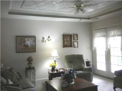 8417 Elsie Ct, Louisville, KY 40228 - photo 4