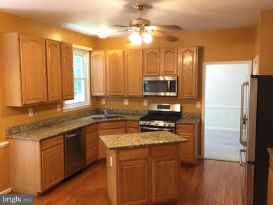 8075 Settle Ct, Waldorf, MD 20603 - photo 3