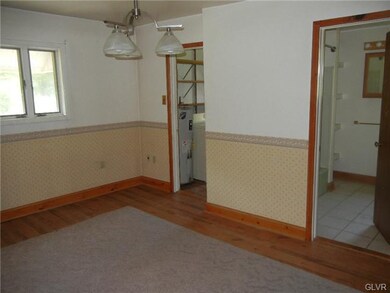 6721 Kings Hwy S, Zionsville, PA 18092 - photo 3