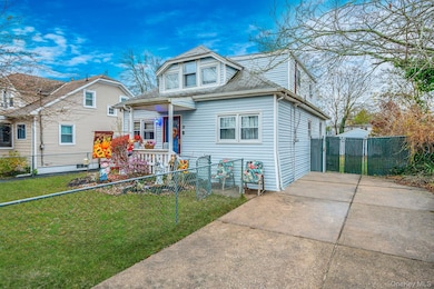 21 S Summit Ave, Patchogue, NY 11772 - photo 2