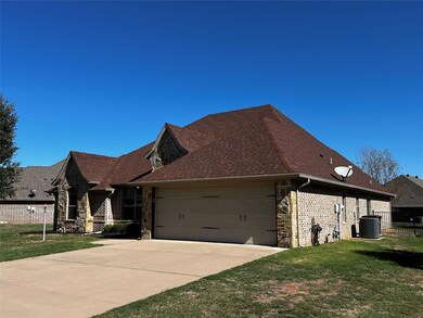 419 River Bank Ln, Granbury, TX 76049 - photo 3