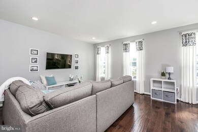 918 Magnolia Blossom Ct, Sykesville, MD 21784 - photo 3