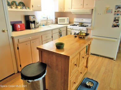 920 Laurel Cir, Sebastian, FL 32976 - photo 2