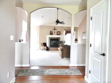 6011 Pebble Creek Dr, Floyds Knobs, IN 47119 - photo 3