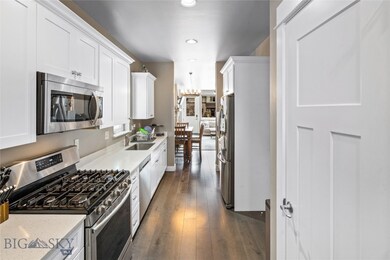 Gorgeous stainless steel kitchen!