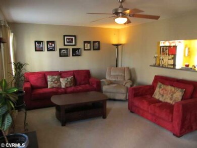 Den/Family/Great Room - VERY SPACIOUS ... FEATURIN