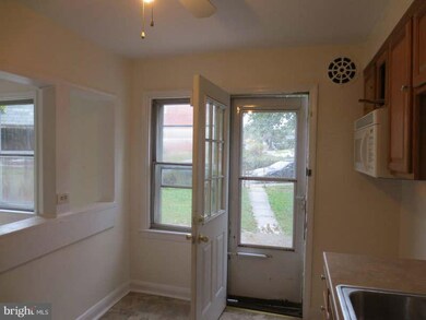 2300 Cloville Ave, Baltimore, MD 21214 - photo 7