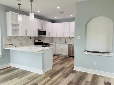 7928 Dyer St, Houston, TX 77088 - photo 6