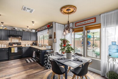 Kitchen/Breakfast Nook