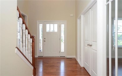 2-story entry. Gleaming real oak hardwoods. Erin d