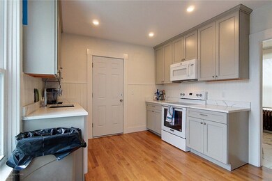 8 Bayview Ave unit 2, Newport, RI 02840 - photo 5