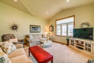 2818EdgewoodCir_0009