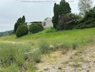 105 Chase Ln, Point Pleasant, WV 25550 - photo 4