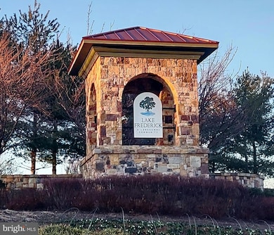 120 Nuthatch Dr, Lake Frederick, VA 22630 - photo 2