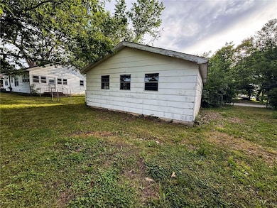 1101 E Sycamore St, Columbus, KS 66725 - photo 5