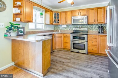 906 Palm Tree Cir, Glen Burnie, MD 21060 - photo 5