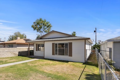 132 E Center St, Taft, CA 93268 - photo 3