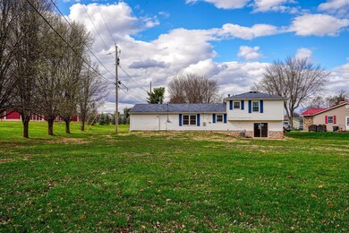 185 Meadow Dr, Circleville, OH 43113 - photo 3