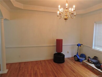 Formal Dining Room with Tray Ceiling