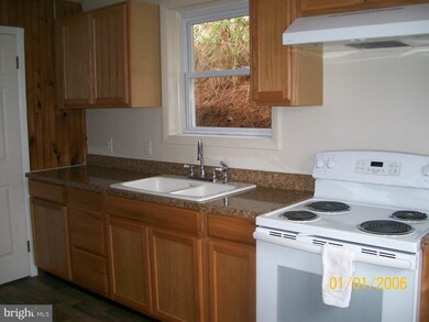 397 Wilkes St, Berkeley Springs, WV 25411 - photo 3