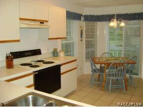 Bright & Spacious Kitchen