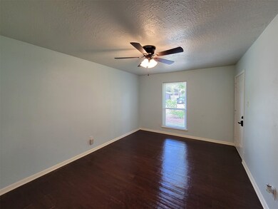 16638 Forest Bend Ave, Friendswood, TX 77546 - photo 5