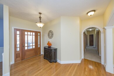 LARGE FOYER WITH HARDWOOD FLOORS AND BEAUTIFUL FRONT DOOR!  316 RIDGEWOOD DR MANCHESTER, TN 37355