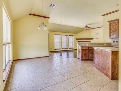 932 Elm Creek Dr, Moore, OK 73160 - photo 5