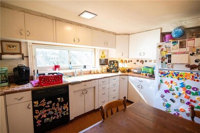 911 Fernwood St unit 913, Emmaus, PA 18049 - photo 4