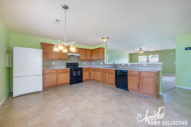 1633CrescentPointDrSE-11
