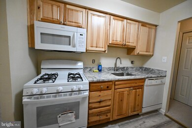 3352 Woodburn Rd unit T2, Annandale, VA 22003 - photo 7